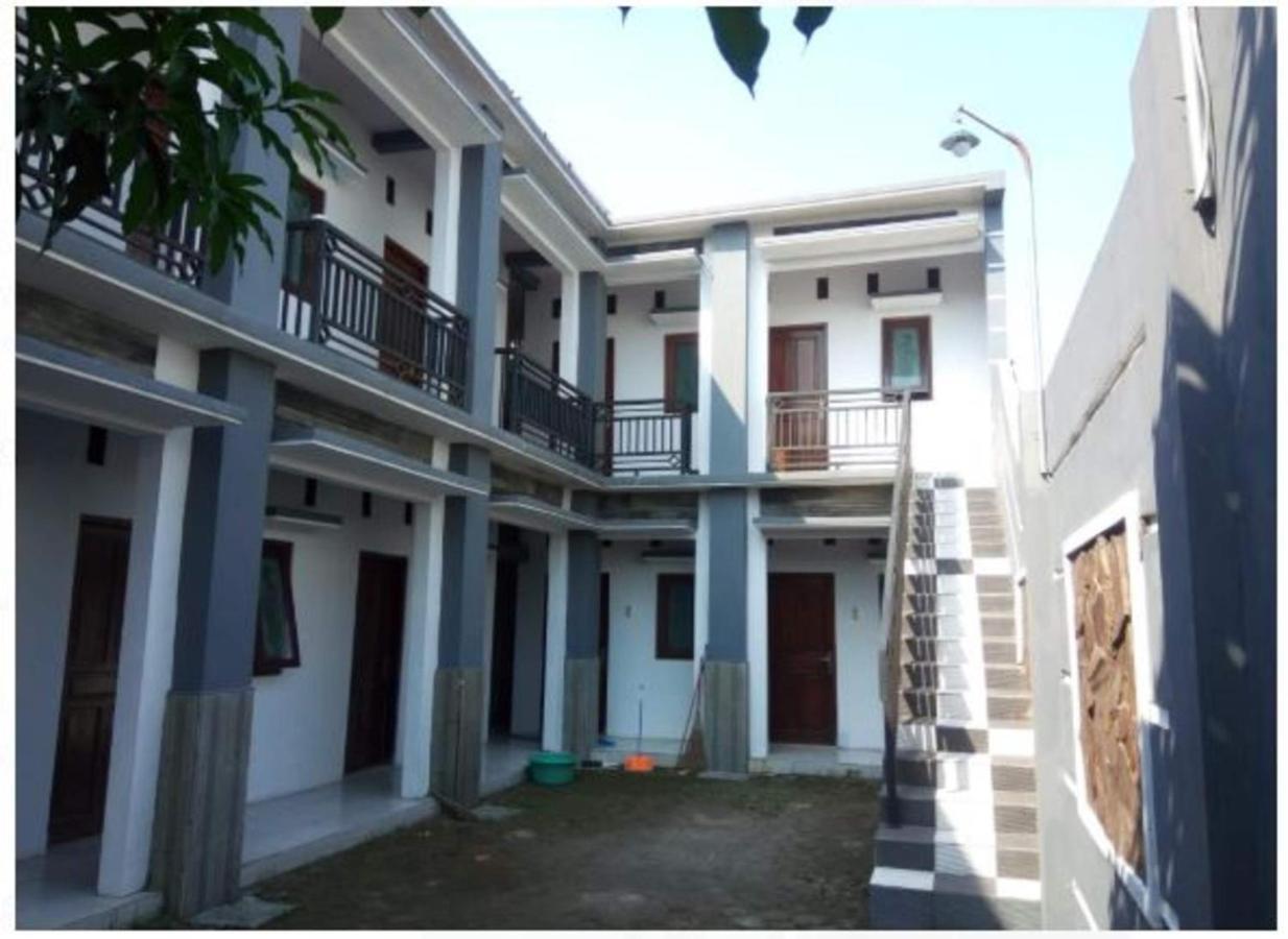 Griya Anugerah Mojokerto Exterior foto